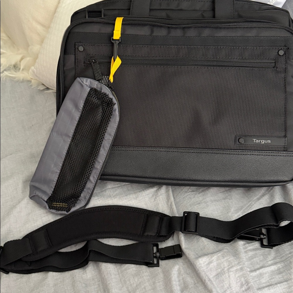 New Targus Revolution Charcoal Gray Laptop Bag for Men